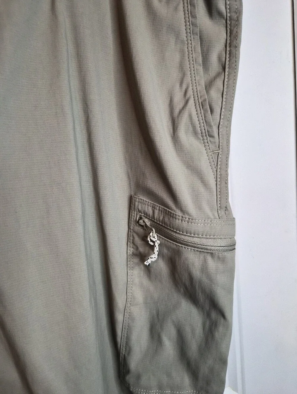 40W Magellan Outdoor mens Performance Cargo Shorts Casual Fishing Vacation Trave